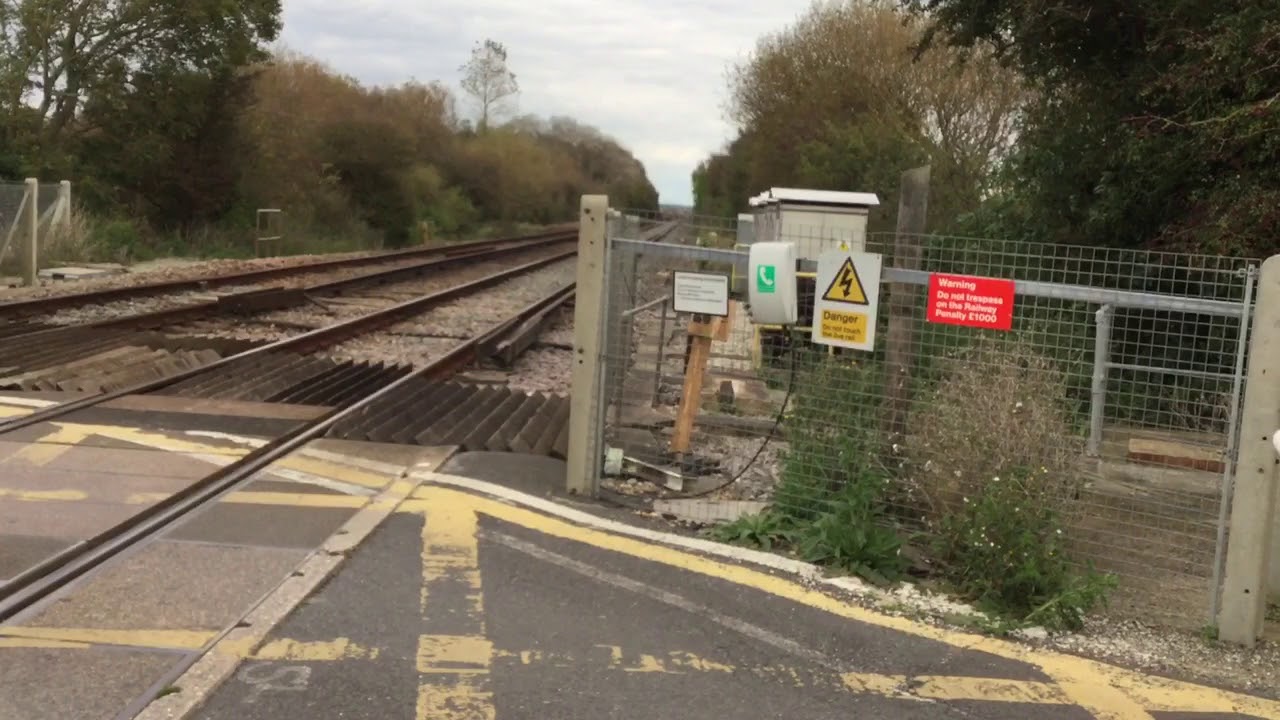 Norman's Bay Station Level Crossing (E.Sussex) Sunday 08.10.2017