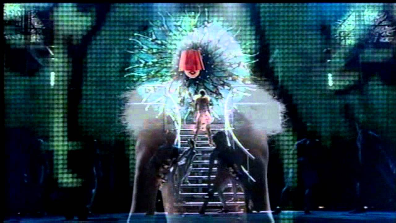 Kylie Minogue - Medley (Royal Variety 15-12-02)