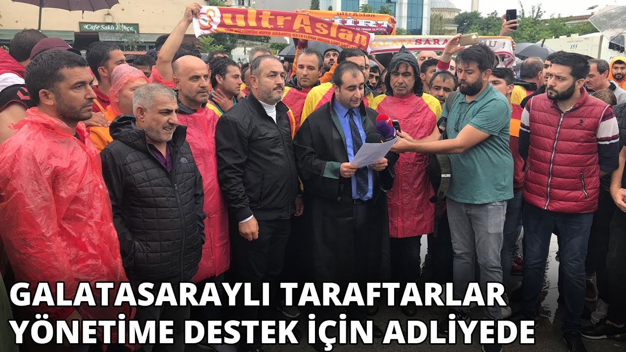 Galatasaraylı taraftarlar yönetime destek için adliyede