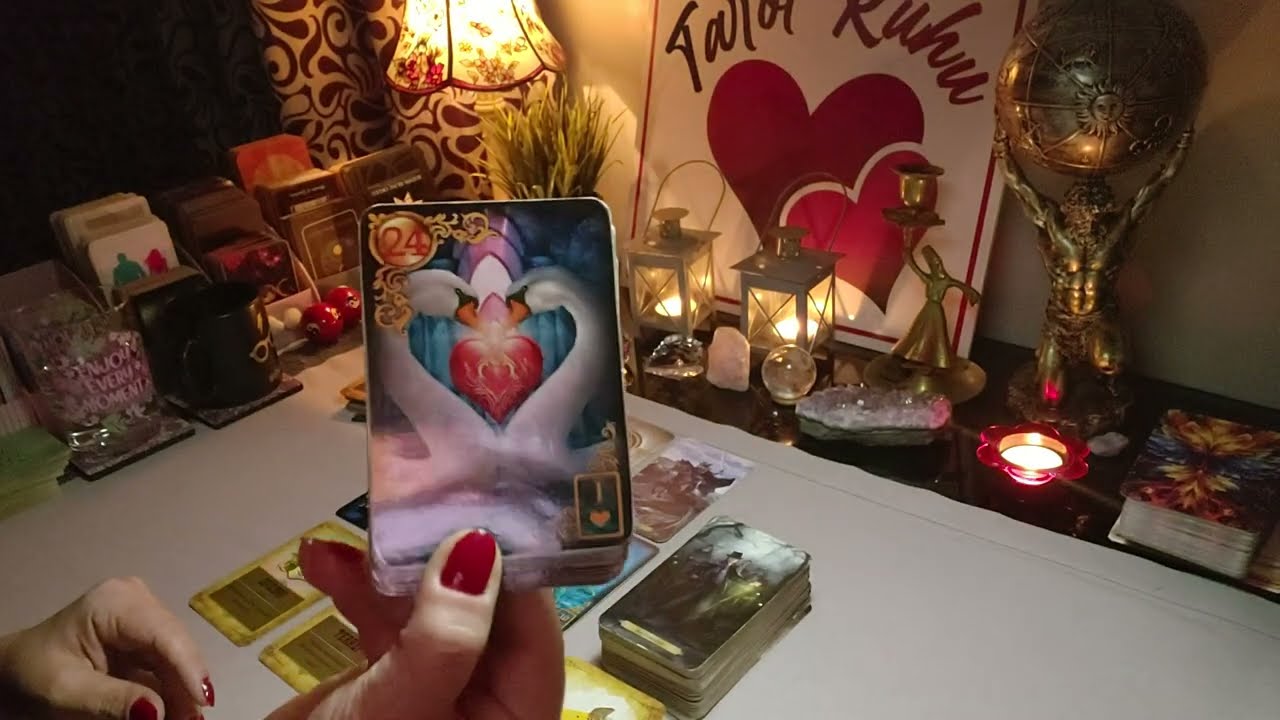 Tam Şu Anda🔮 Seninle ilgili Ne Düşünüyor? Ne Hissediyor? Eylemi Olacak mı?💐🥰❤