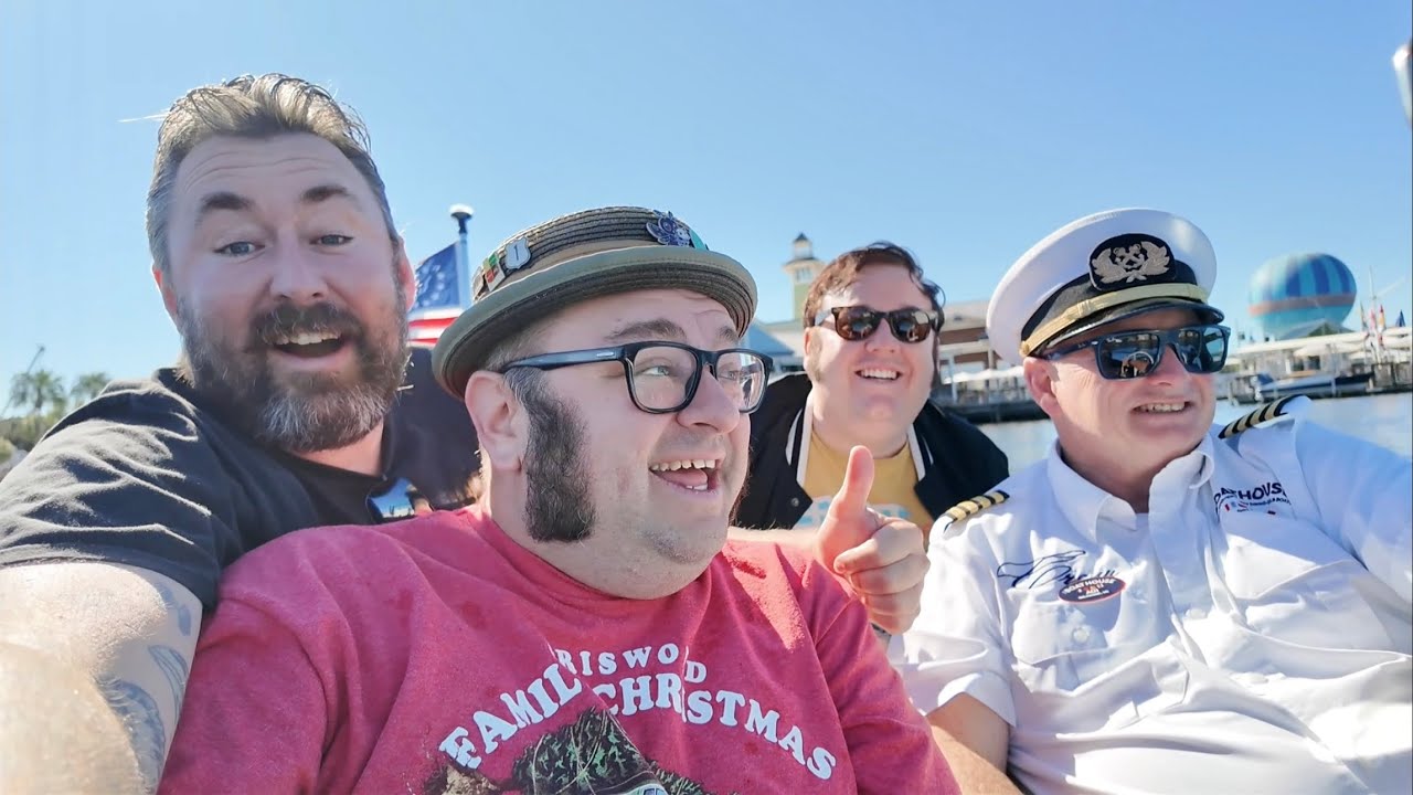 Незабываемые впечатления от Disney Springs — тур на катере Amphicar (4 человека в маленькой лодке...