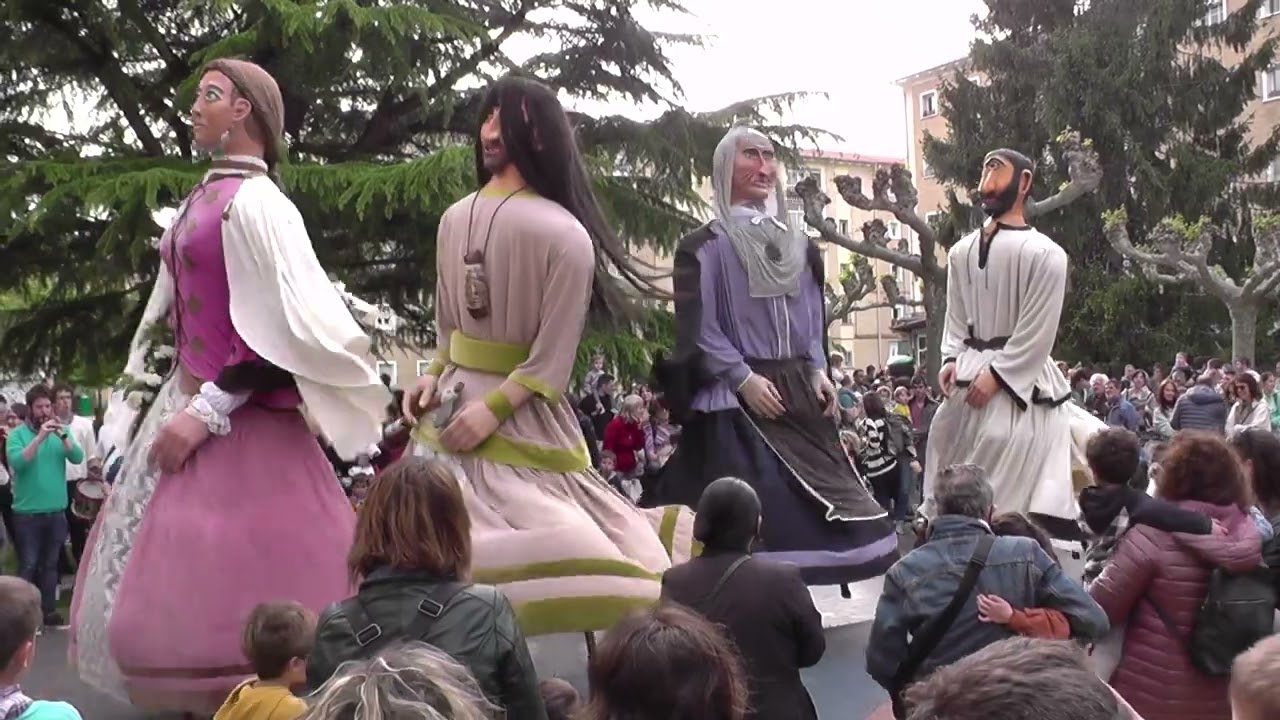 Baile de los Gigantes de Comparsa de la Txantrea - Fiestas 2022