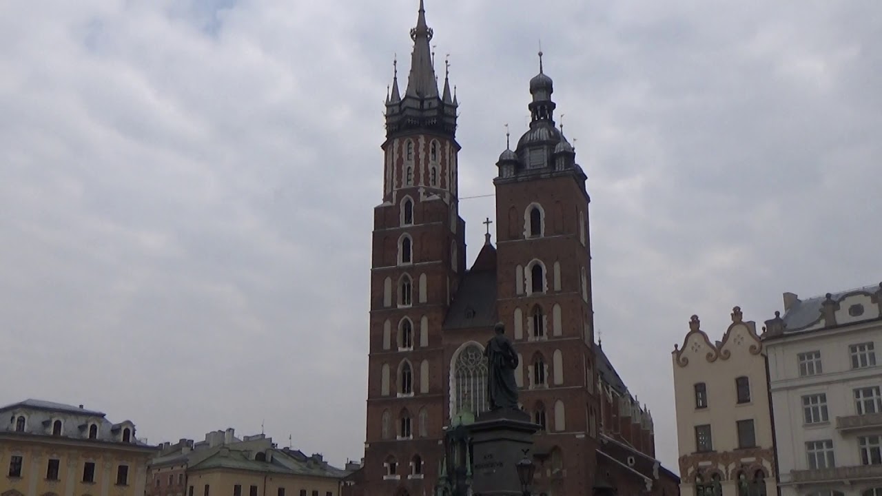 Hejnał Mariacki przy pustym Rynku Głównym w Krakowie 20 marca 2020