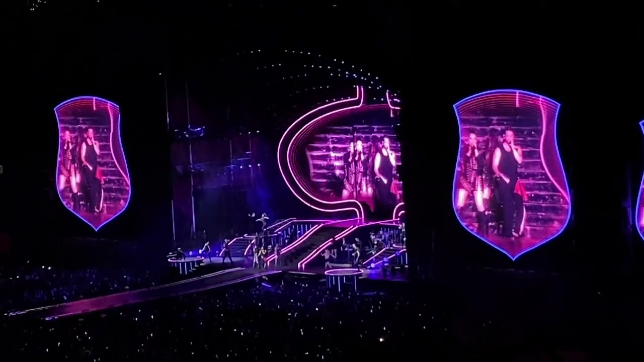 RBD - Un Poco de Tu Amor [En vivo desde Medellín]