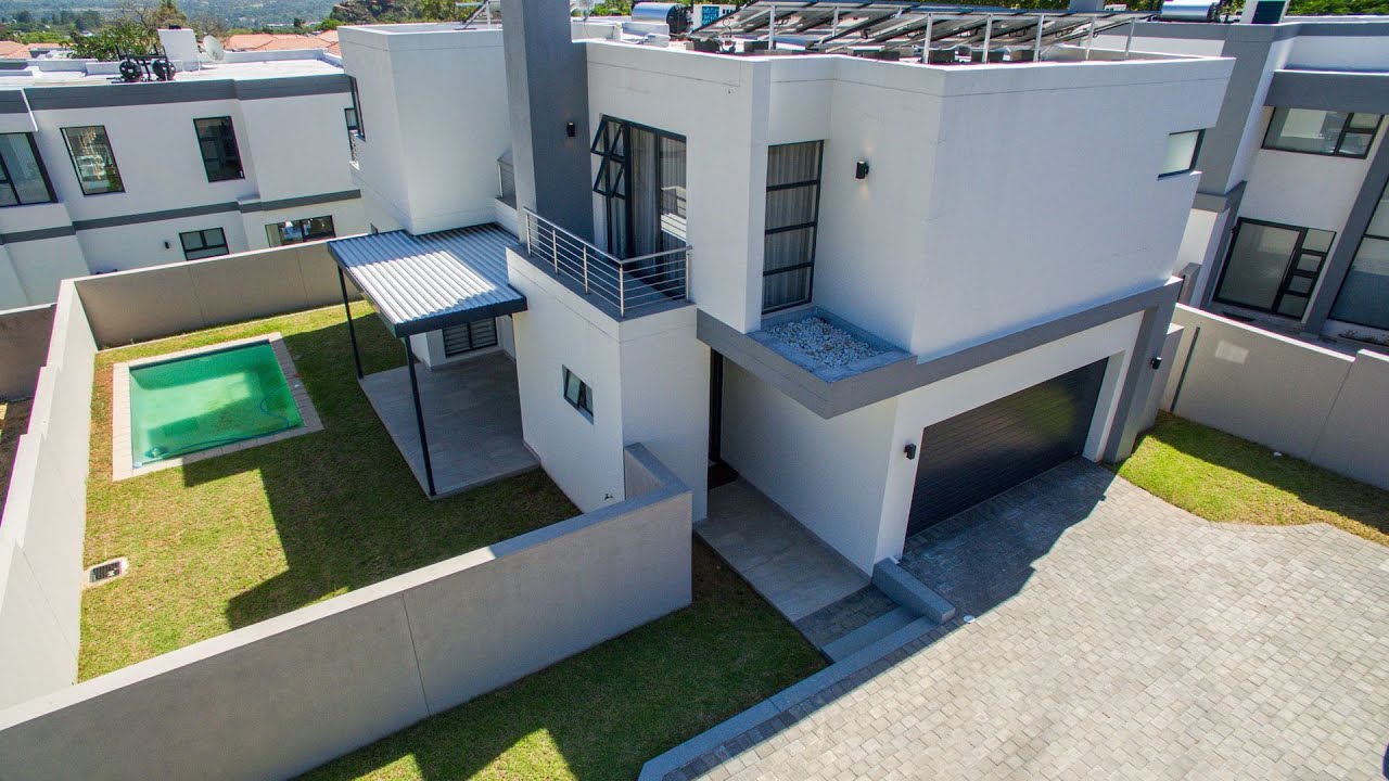 BRAND NEW HOUSE -3 Bedroom Family Home in Lonehill, Hildays Estate. CV074648
