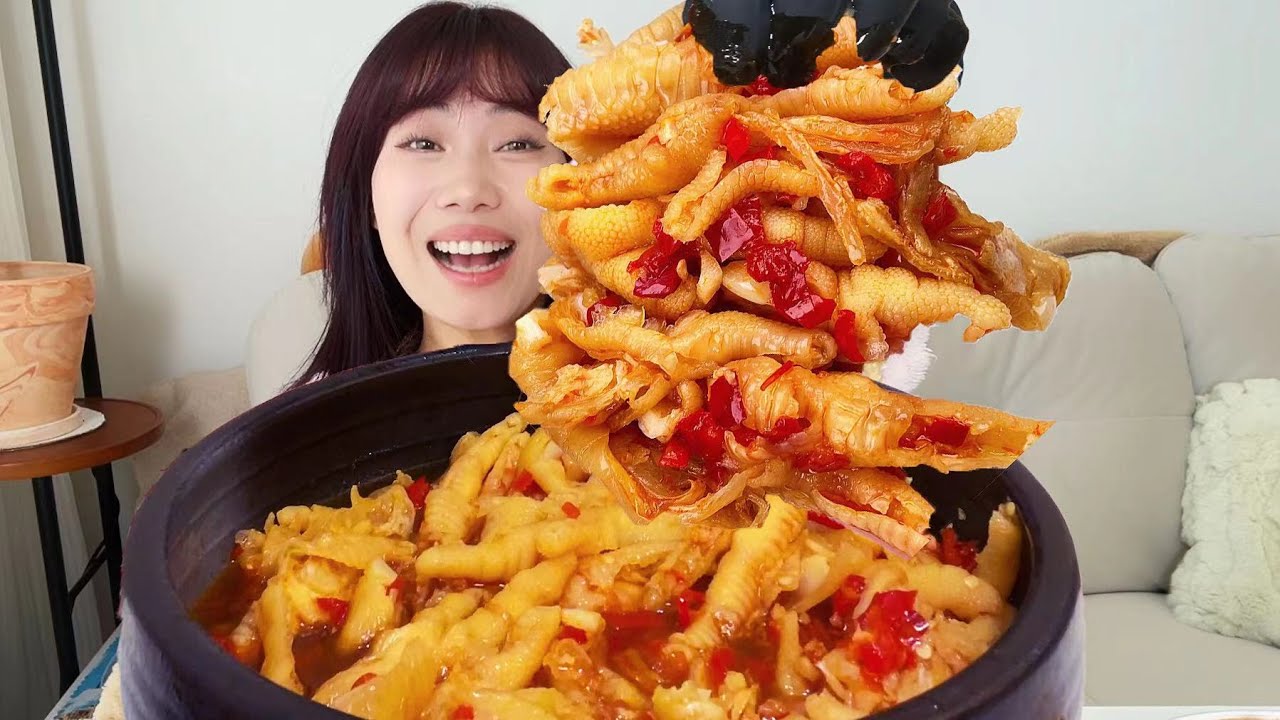 同樣是爆款！價格翻倍的“無骨雞爪”，到底好吃在哪？