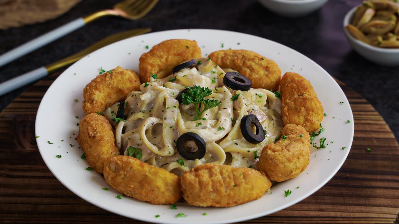 Alfredo Pasta With Crispy Chicken by SooperChef