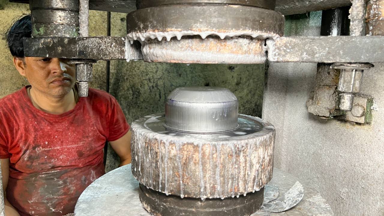 Factory Tour Of Stainless Steel SS Water Bottle Manufacturing Prosses.