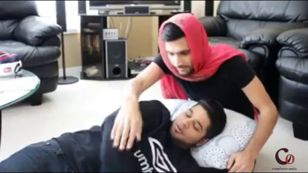 zaidaliT when your mom asks you to tell her your secret