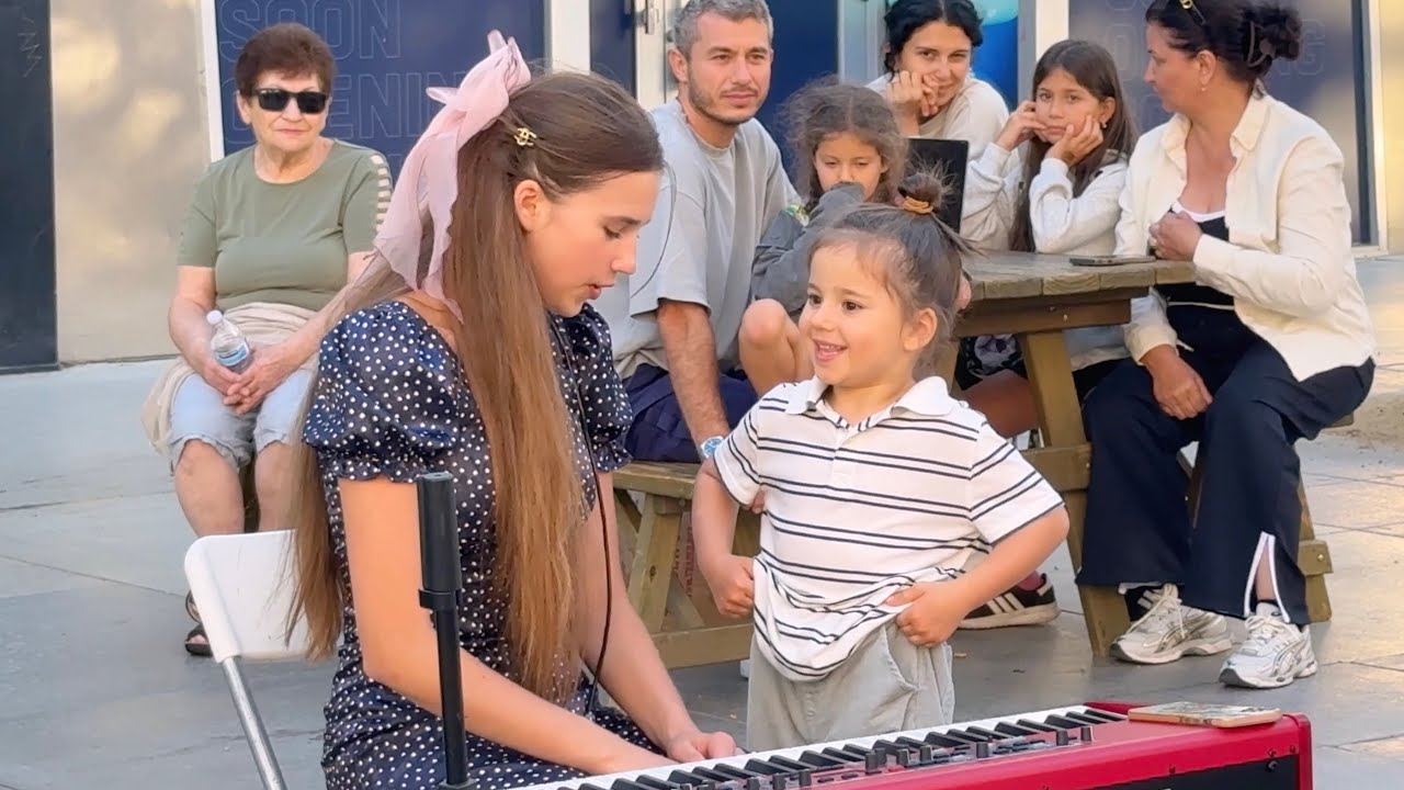 4-Year-Old Steals the Show