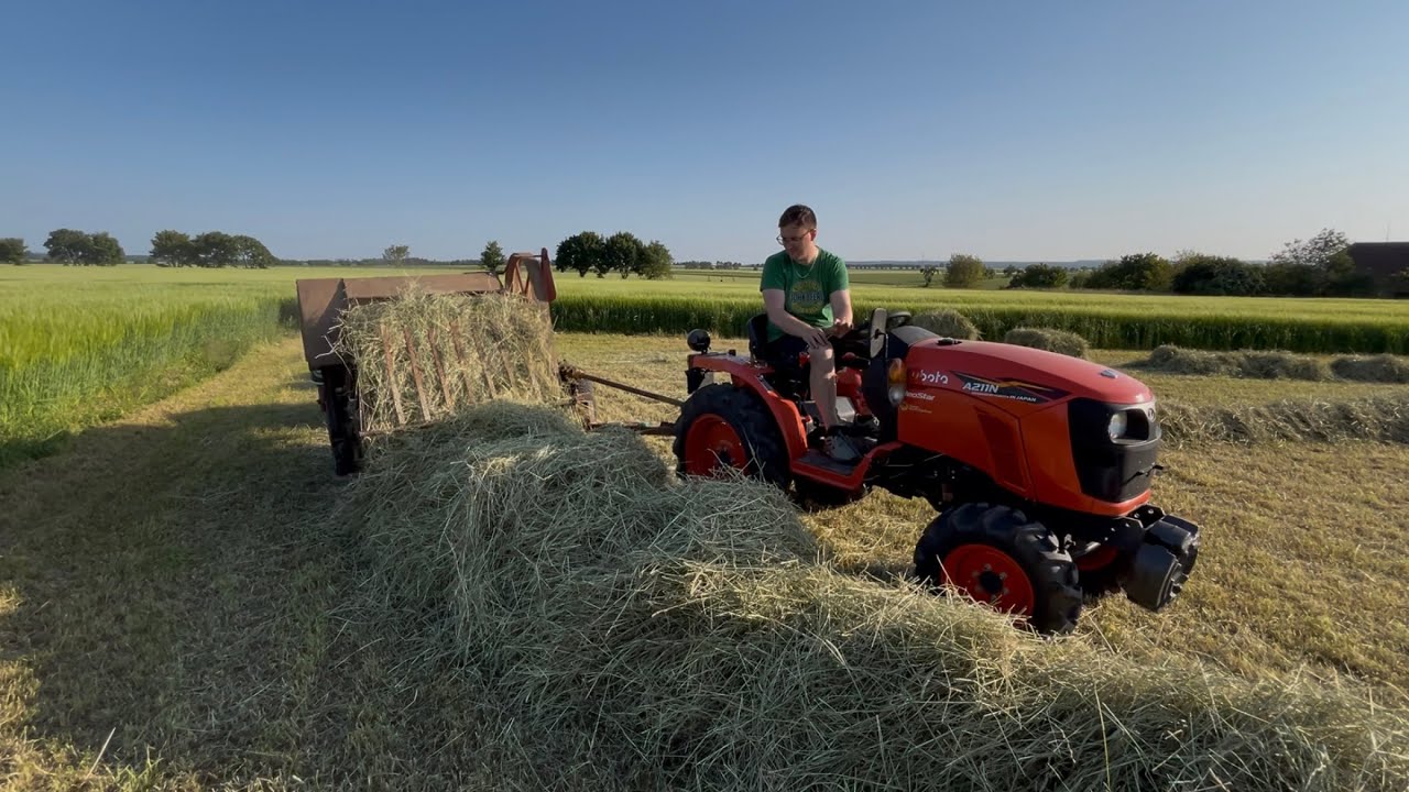 Kubota A211N, WELGER WSA 350, lisování sena 