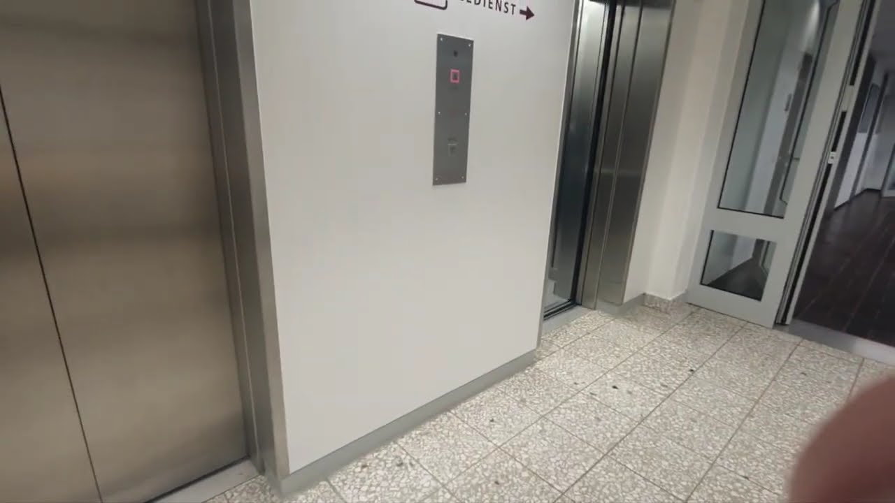 (Ansagen, Chime) Aufzüge Baujahr 1973 (mod Thyssenkrupp) im Elisabeth Hospital in Herten.