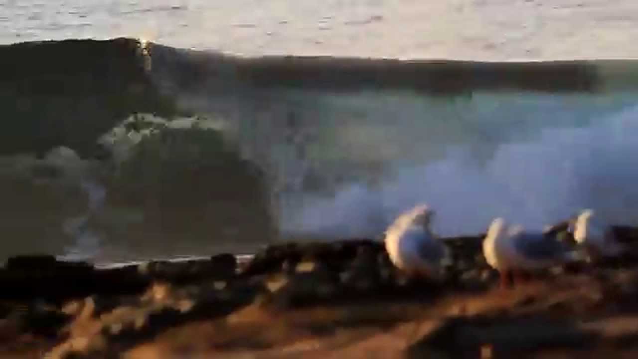 Marli Dunn bodyboarding with broken arm // 15 years old