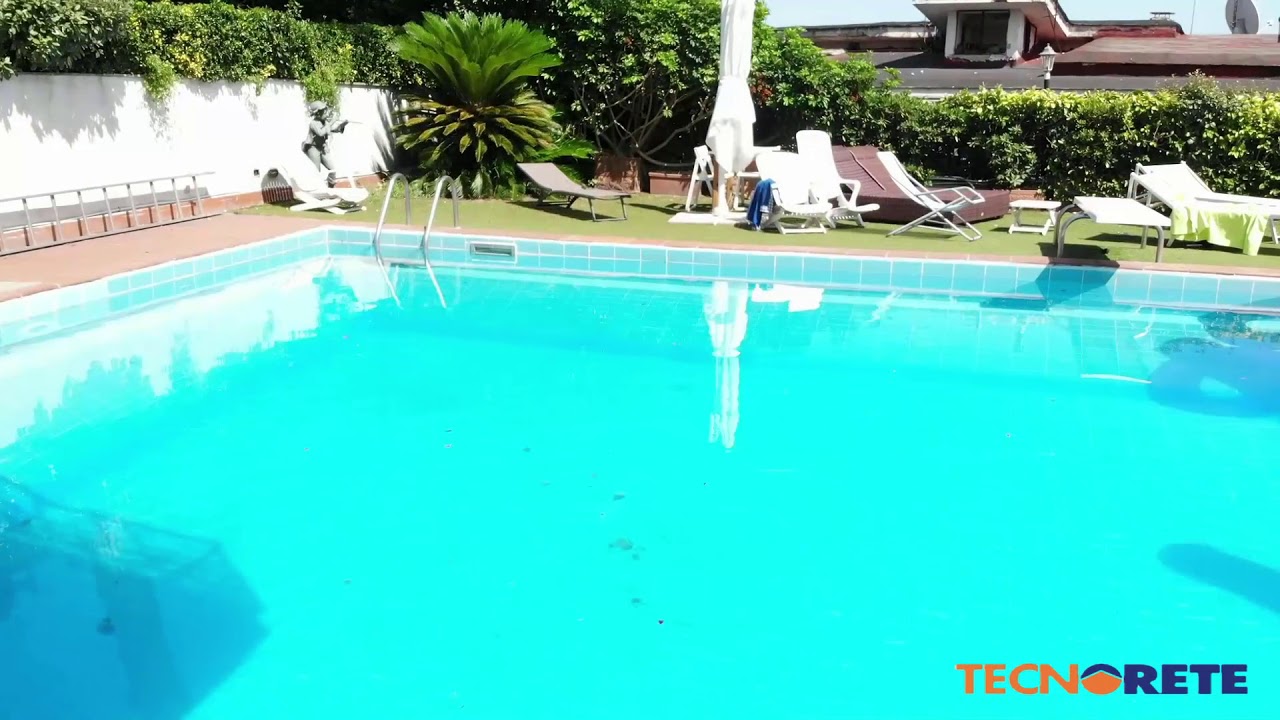 Posillipo : villa panoramica con terrazzo giardino e piscina