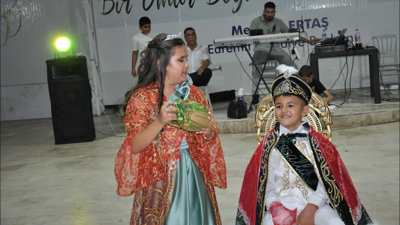 Yaşar'ın sünnet düğünü efeler testi kırma yaşara kına yakma takı töreni ve bol bol göbek atma Cd 1