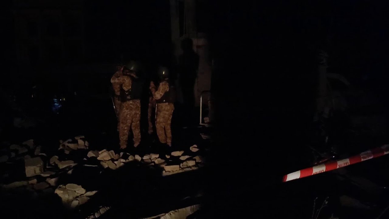 Rescuers at scene in Pakistan blasts aftermath