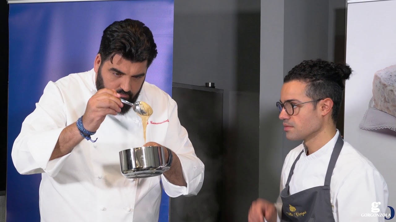 Plin di gorgonzola, salsa al foie gras e lamponi disidratati - Le ricette di A. Cannavacciuolo