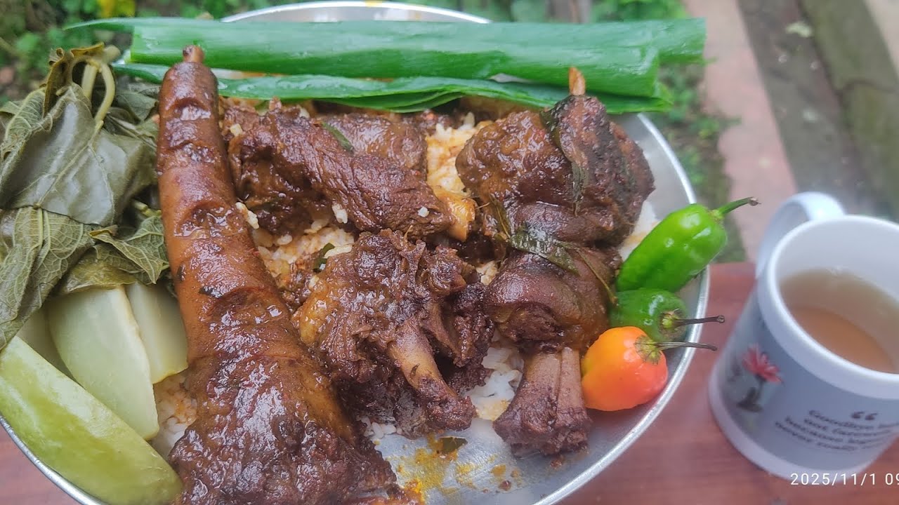 Local dog meat, local chilli and veg boil delicious (singtang pa mukbang) 