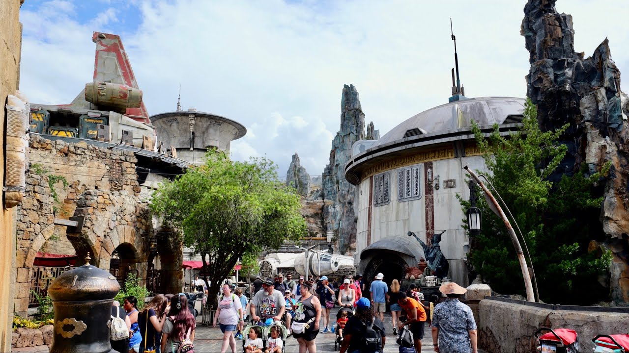 Star Wars Galaxy's Edge at Disney's Hollywood Studios 2026 Walkthrough Tour in 4K -Walt Disney World