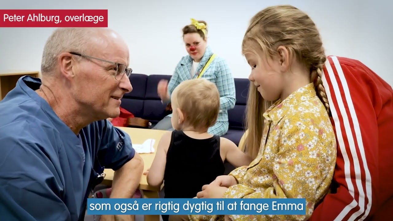Emma møder hospitalsklovnene på hospitalet