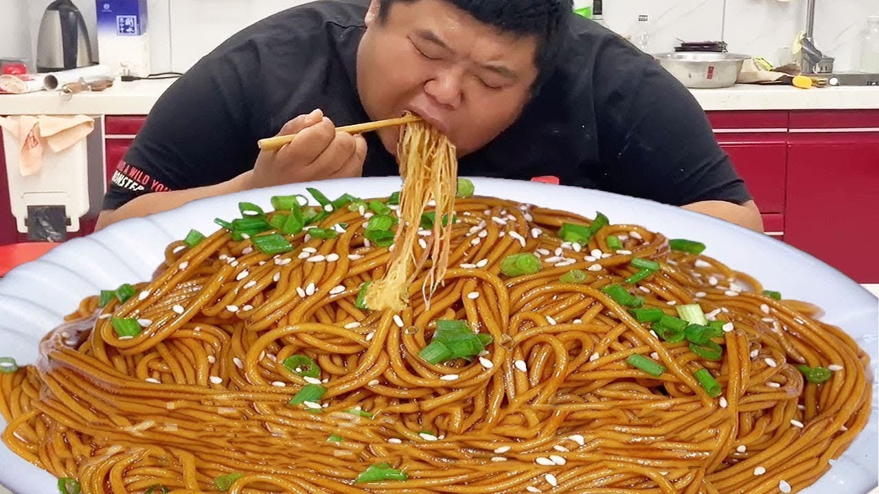 Monkey Brother makes ”Scallion Oil Noodles”, a whole plate of it is so satisfying!