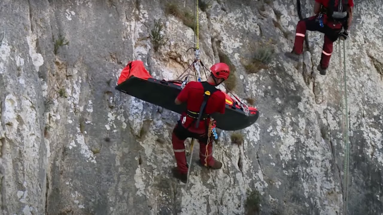 Un bless&eacute; dans les calanques - Bataillon des marins pompiers de Marseille #4