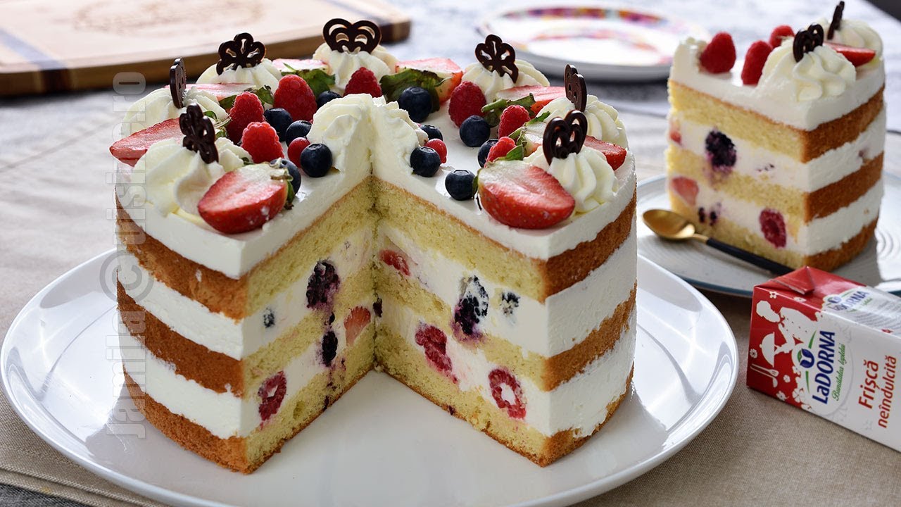 Tort cu frisca, iaurt si fructe pentru Revelion 2021 | JamilaCuisine