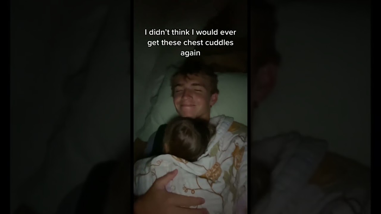 I missed it so much 😭 #dad #parent #husband #baby #youngdad #cuddles #parenting