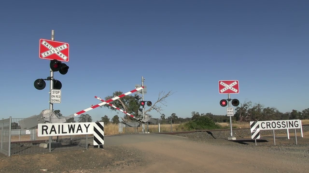 Morisons Road Level Crossing, Mangalore, Victoria!