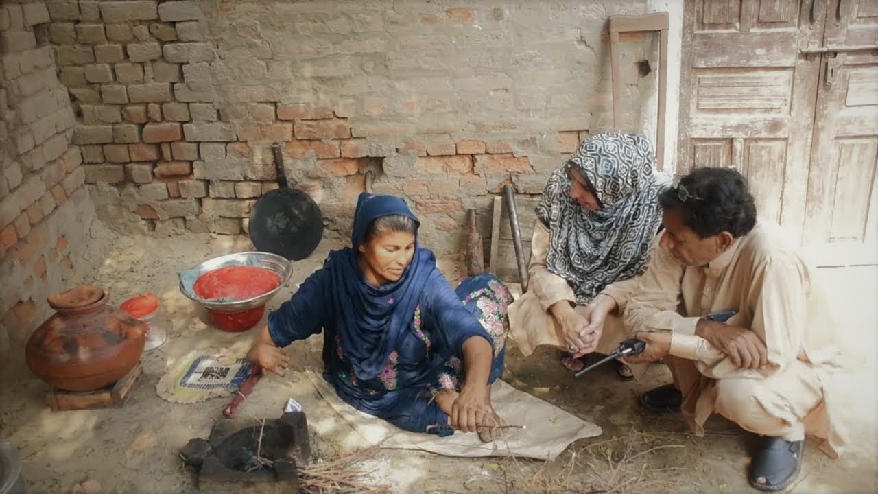 Disabled mother take care of her family in extreme poverty | Maa ma hi hoti hai | Rahe-Insaniyat