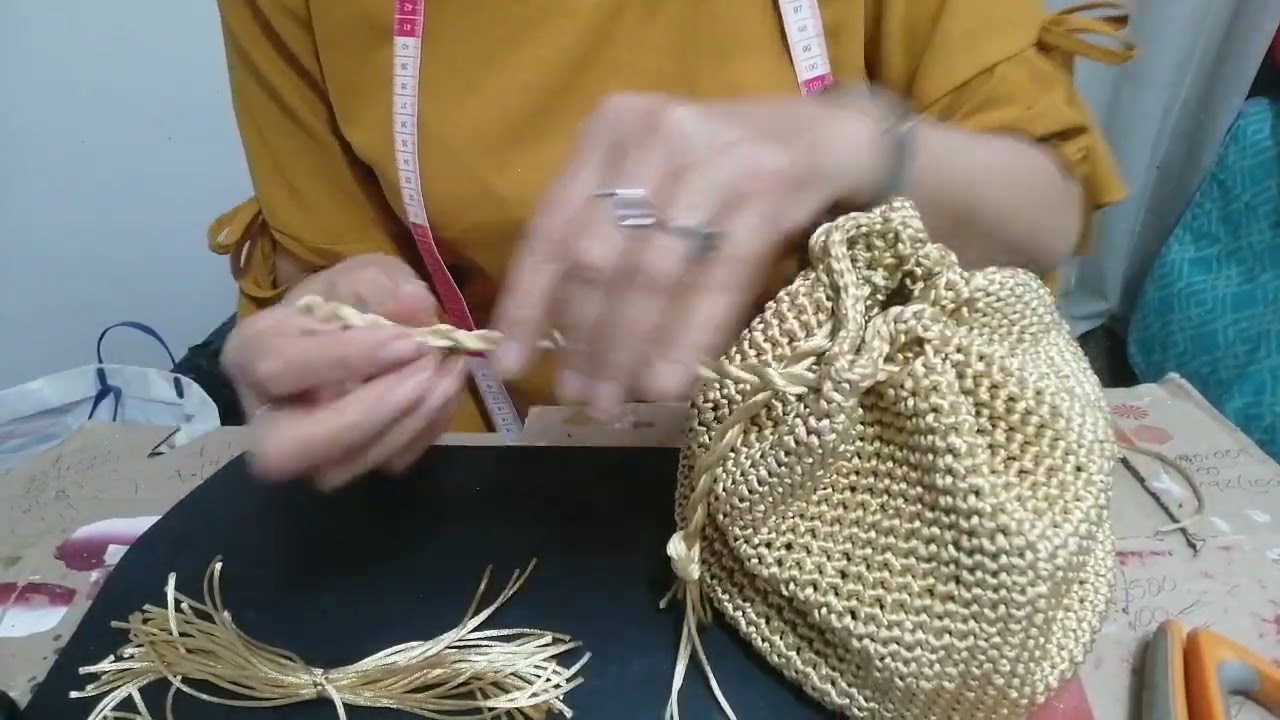 Como  hacer cordón y borlas o pompones para mochila tejida