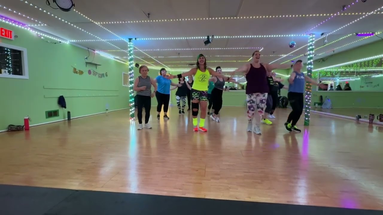 BACHATA | Dancing in the moonlight by Prince Royce | Choreography by Maríanela, Casey and Susana