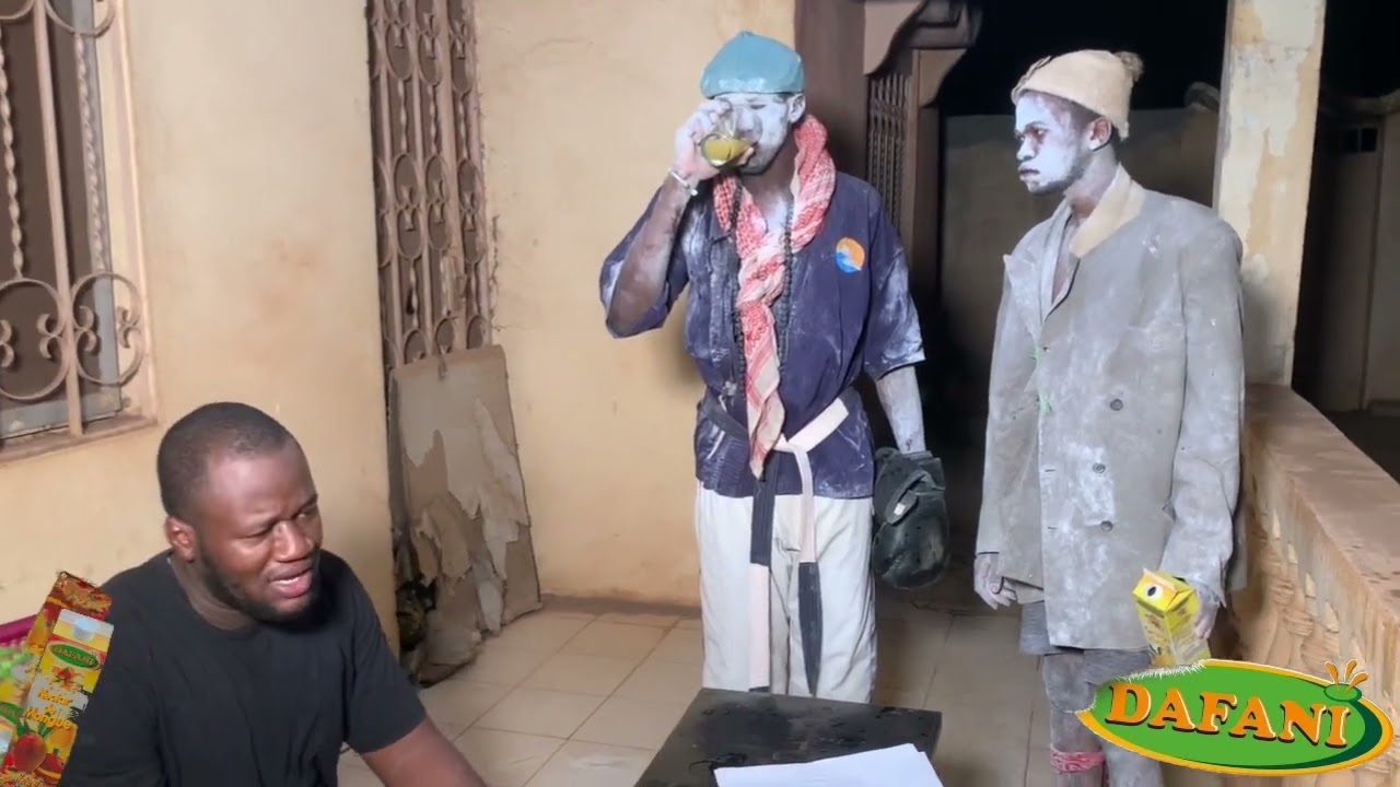 Le Fou Woroli et son fils Khassa affaire de coupure et Sidibé avec son groupe électronique