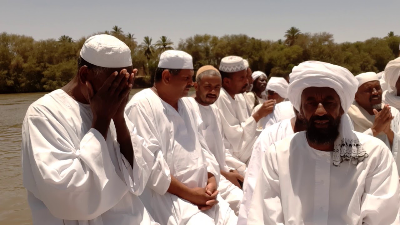 السيد الحسن والسيد احمدالمعز ابناء السيد الكامل الإدريسي في زيارة للخليفة محمد عبد الباسط