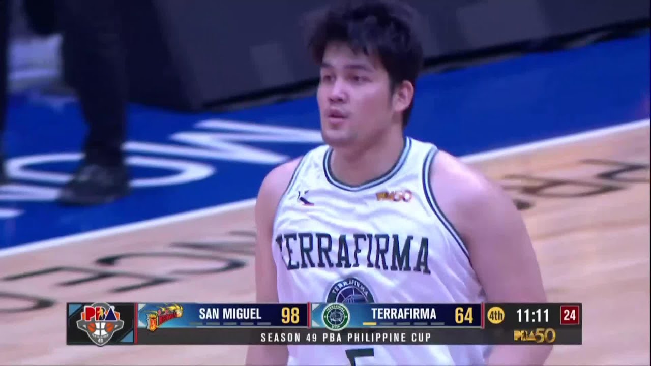 Tautuaa, Zaldivar EXCHANGE TREYS in 4Q 🙌🏼 | PBA Season 49 Philippine Cup