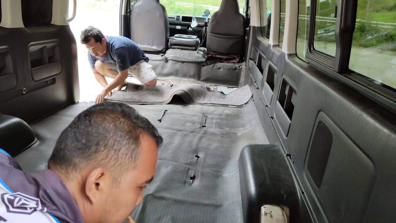 proses pasang vinyl hiace commuter