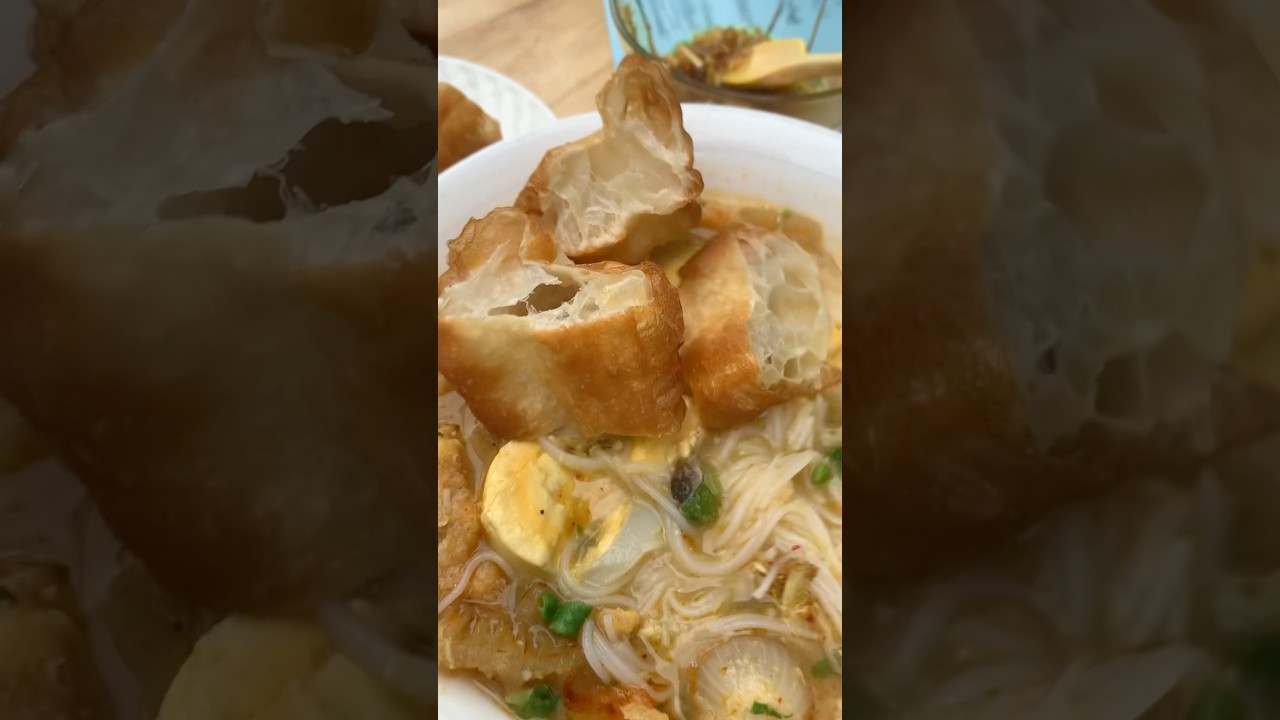 BREAKFAST IN YANGON - Mohinga #mohinga #breakfast #yangon #burmesefood #myanmar