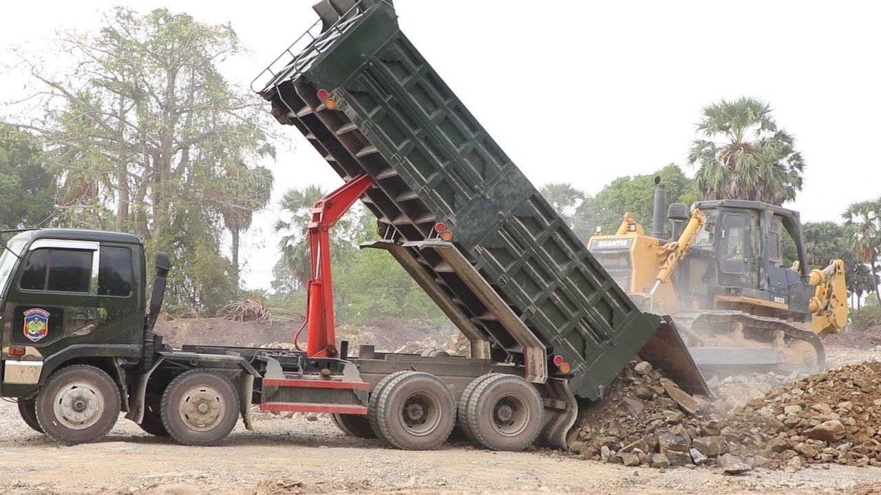 គ្រឿងចក្រធ្វើផ្លូវ​ -SHACMAN dump truck, CHANGLONG truck & SHANTUI SD32