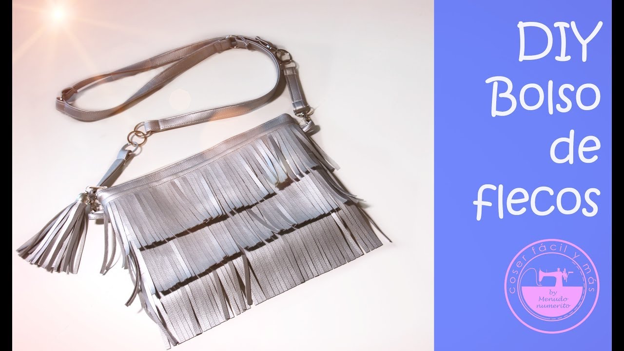 Bolso plateado de flecos, muy fácil