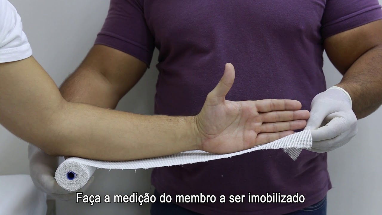 Tava luva até os dedos.