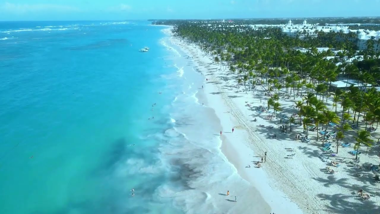 Explorando en Drone Paradis&iacute;aca costa de Playa B&aacute;varo Punta Cana,Rep&uacute;blica Dominicana 4K 60fps