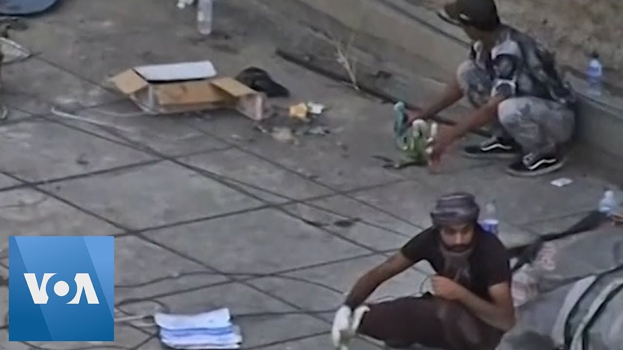 Iraqi Protesters Throw Petrol Bombs at Security Forces
