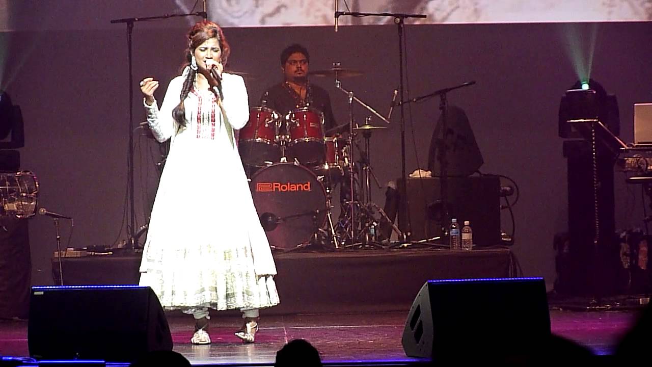 Shreya Ghosal LIVE in  Singapore ‎31 ‎October ‎2012 08  Mere Dholna