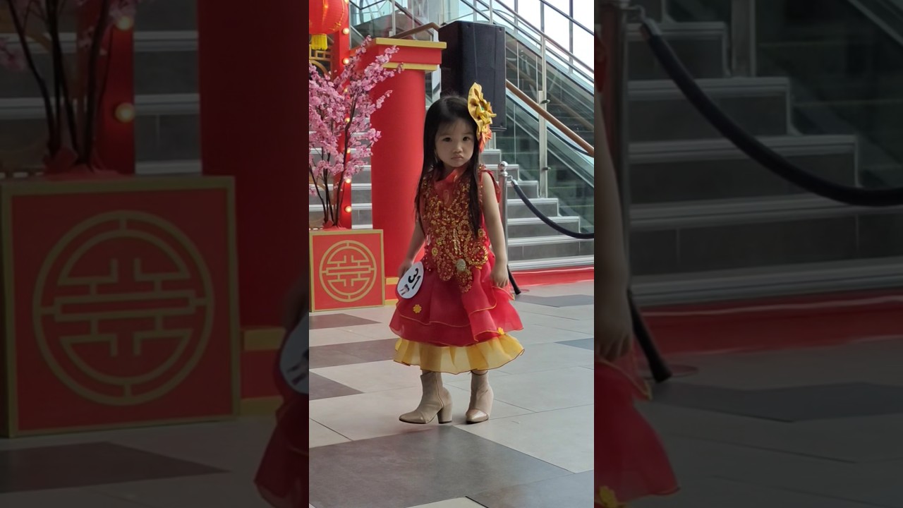 Cutest Kids Fashion Show Ever!Little Stars on the Runway 
