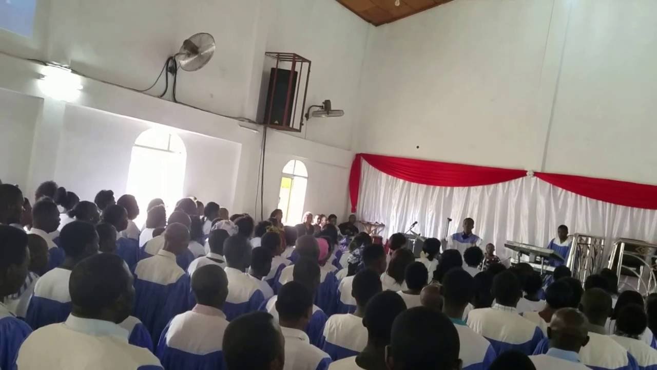 Coro Mateus da igreja Envagelica de Cabinda na Nova Aliança