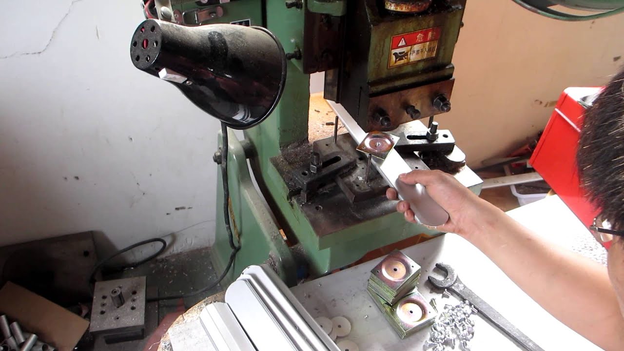 How to make the feet for roll up stand