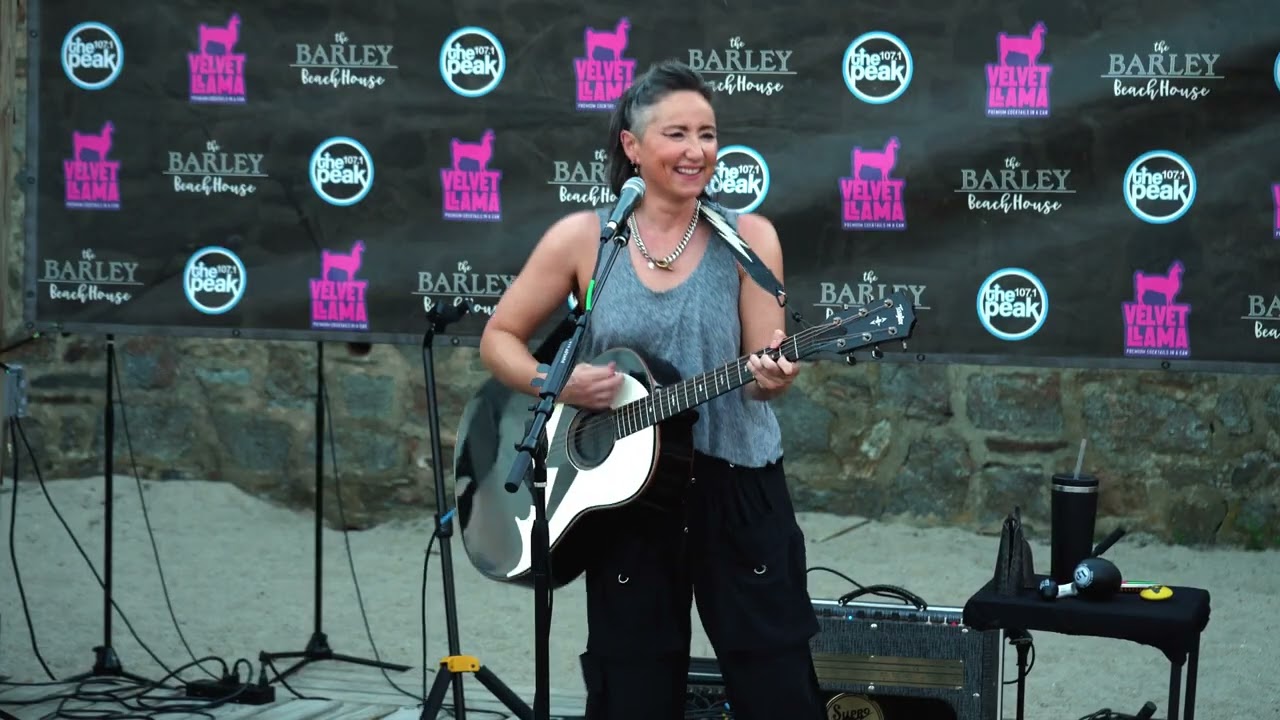 KT Tunstall - Suddenly I See (Peak Summer Session)