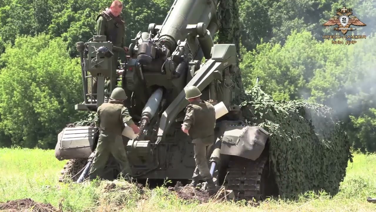 203 мм самоходные пушки 2С7М &laquo;Малка&raquo; армии ДНР бьют по позициям всу