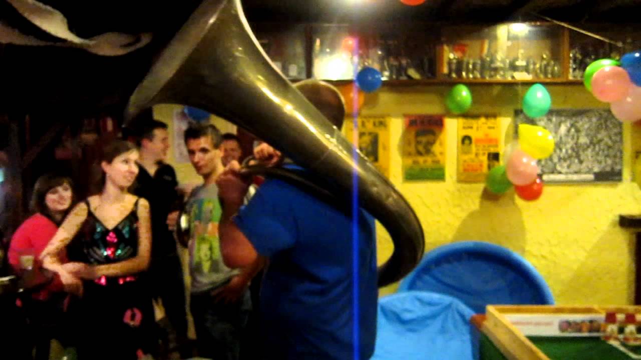 v.v. de Dabbers ; Bloast 'm mar op