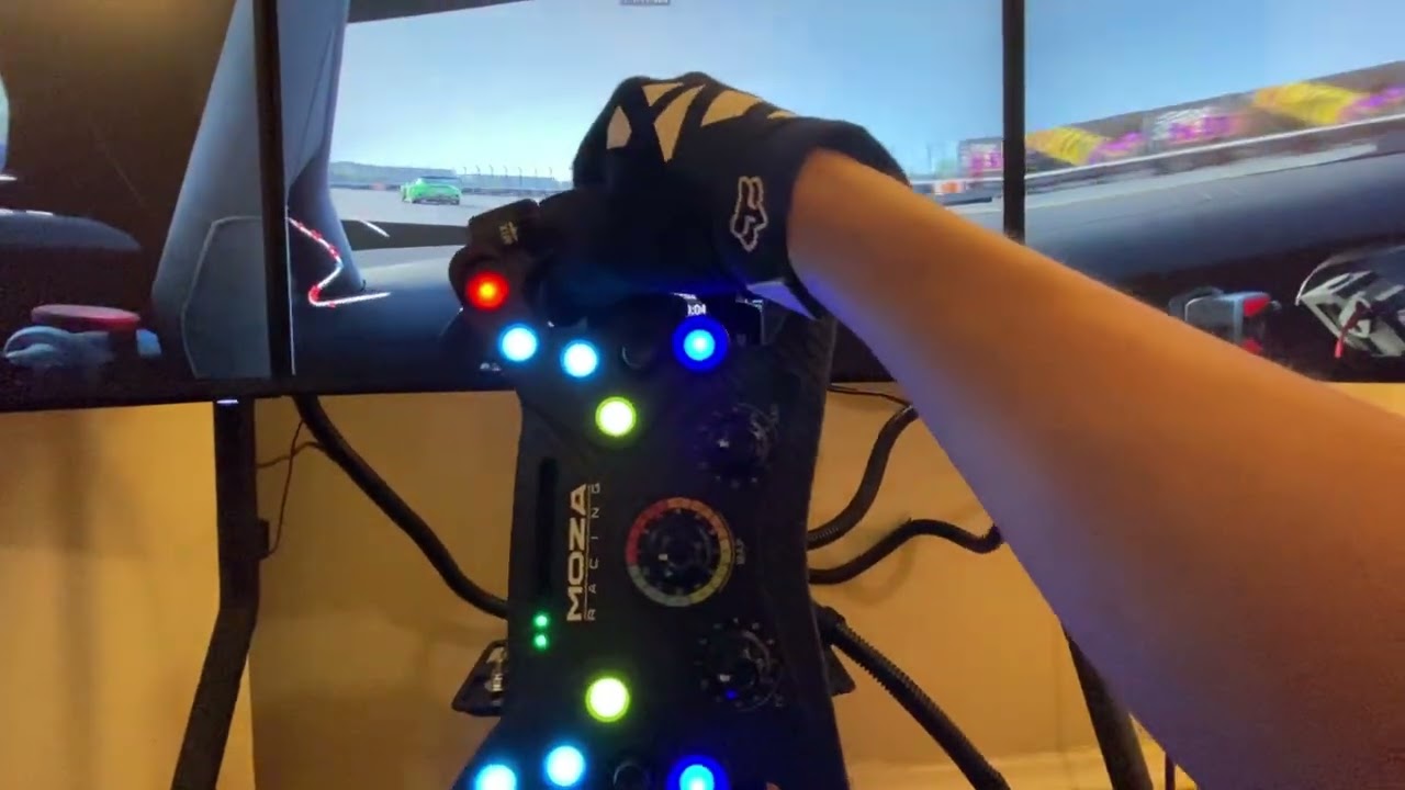 RACEROOM- Mercedes AMG GT3 at the Dubai Autodrome. Intense race in triple screen sim rig set up.🔥 